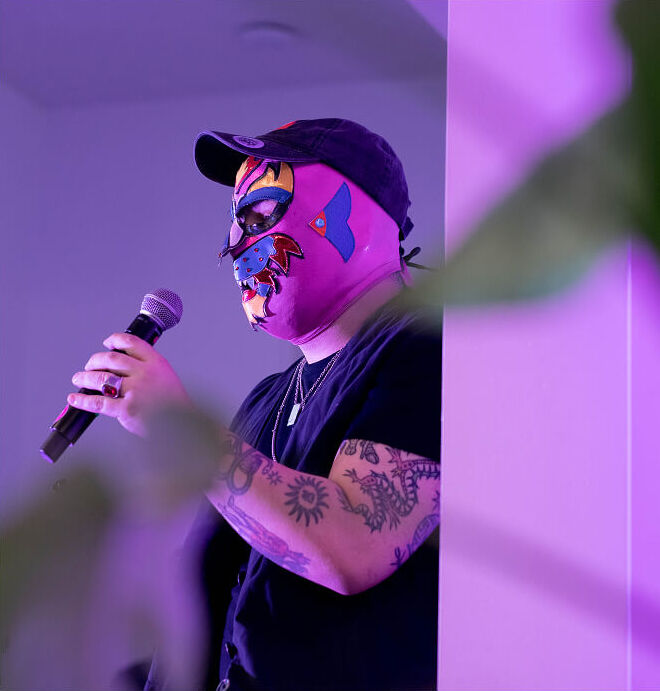 Cuernolobo holding the microphone